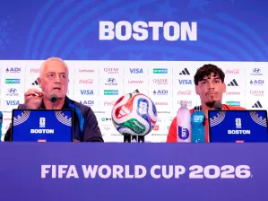 El técnico argentino Gustavo Alfaro en la rueda de prensa previa al duelo ante Alemania, que se disputará este lunes, a las 3:30 de la tarde, hora de Colombia. FOTO TOMADA X@Albirroja