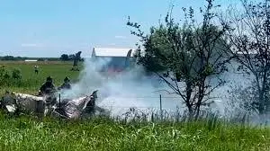 En redes sociales están circulando videos capturados por cámaras de seguridad que registraron el accidente. FOTO: Captura de pantalla
