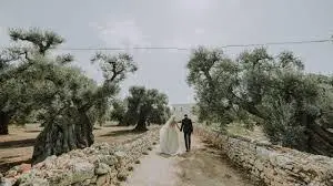 Lo que es la impuntualidad: inició la boda solo porque su novia llegó tarde al altar