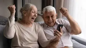 Mesada 13 en Colombia 2025: cuándo se paga, quiénes la reciben y cuánto les consignan a los pensionados