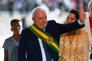 Lula fue proclamado presidente de Brasil por tercera vez, tras pronunciar un “compromiso constitucional” ante el Congreso y gobernará hasta enero de 2027. FOTO: EFE