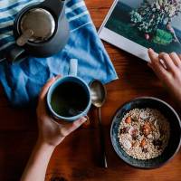 Según los investigadores, estos beneficios podrían explicarse porque los alimentos vegetales ricos en fibra también aportan vitaminas, minerales y otros compuestos bioactivos