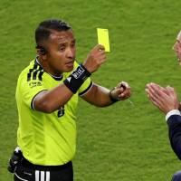 Iván Barton, juez que estrenó la “Ley Vinicius” en el Mundial 2026, dirigirá Colombia vs Suiza. Fotos: AFP y FESFUT