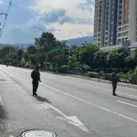 Cerca de las 3:30 de la tarde y dentro de las revisiones y monitoreos que hace el Ejército, se generó una alerta por una maleta abandonada en el sector, aseguró el alcalde de Medellín. FOTO: REDES SOCIALES