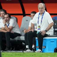 Marcelo Bielsa, técnico de Uruguay, explotó en rueda de prensa luego de quedar eliminado del Mundial. Foto: Getty Images