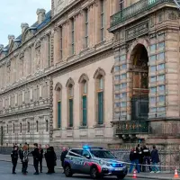 El robo se perpetró el pasado domingo, 19 de octubre, cuando el museo del Louvre apenas abría al público en París. FOTO: AFP