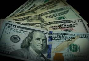 El dólar en Colombia cayó por debajo de los $4.000, marcando una baja significativa en su valor. Solo en los últimos días disminuyó $32, y en lo que va del año ha bajado cerca de $430. FOTO: Colprensa. 