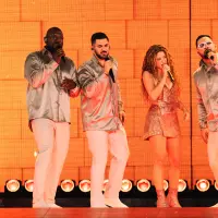 Shakira cantó con el Grupo Niche en sus conciertos en Cali. Aquí en la primera noche. FOTO Cortesía Chris Cornejo
