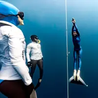 Sofía Gómez Uribe, radicada en Medellín, realizó una inmersión de 110 metros durante el Deep Dominica, evento que organiza, en noviembre del 2025. Ahora disfruta más el deporte. FOTO cortesía Daan Verhoeven, 