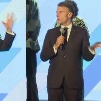 Emmanuel Macron interrumpió a los ponentes para pedirle al público respeto. Foto: Captura de videos redes sociales 