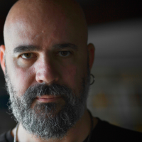 El escritor portugués Afonso Cruz es autor de más de 40 libros traducidos a más de 20 idiomas y considerado una de las voces más singulares de la literatura contemporánea en lengua portuguesa. FOTO Cortesía Editorial Panamericana