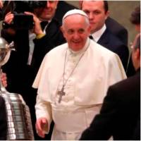 El papa Francisco recibió en Roma al plantel de San Lorenzo de Almagro en 2014, después de que ganó la Copa Libertadores. FOTO: GETTY