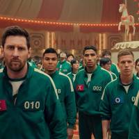 No es la previa de una final del mundo, sino la secuencia inicial de una pieza audiovisual generada íntegramente por IA que está redefiniendo el humor deportivo. FOTO: Captura video de Zhasball