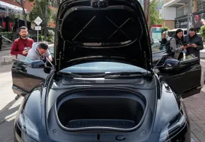 Medellín registró 4.933 vehículos eléctricos entre enero y mayo de 2026, consolidándose como la segunda región del país con más matrículas de movilidad sostenible. FOTO COLPRENSA