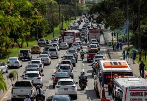 Las autoridades piden a los conductores que programen sus recorridos con tiempo para evitar congestiones en las vías estratégicas. FOTO: CAMILO SUÁREZ