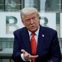 Trump había dicho antes que la demanda era inminente, al afirmar que la BBC “puso palabras” en su boca cuando la cadena emitió la pieza audiovisual en el programa Panorama. FOTOS: Xinhua y Getty