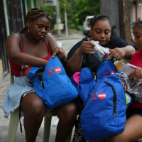 El Fondo de Población de las Naciones Unidas de la ONU han alertado sobre los riesgos a la salud diferenciales que padecen las mujeres en medio de la emergencia por el terremoto. Foto: tomada de UNFPA. 