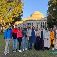 Algunos de los congregados en la iniciativa en una de las prestigiosas universidades de la ciudad de Boston. FOTO: Cortesía