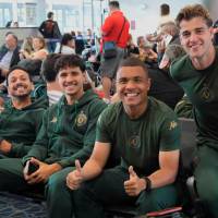 La delegación de Chapecoense antes de despegar en Bogotá rumbo a Medellín para los actos especiales que vivirán este viernes y sábado tanto en La Unión, como en el Atanasio Girardot. FOTO TOMADA X@ChapecoenseReal