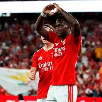 Jhon Jader Durán haciendo un corazón en su celebración. FOTO: X SLBenfica