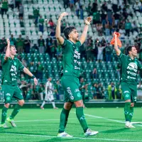 Los jugadores de Chapecoense celebran con sus hinchas el regreso del equipo a la primera división de Brasil. FOTO TOMADA X@ChapecoenseReal