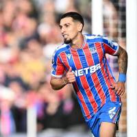 Daniel Muñoz, lateral de 29 años del Crystal Palace, estará ausente de las canchas entre cuatro a seis semanas debido a una cirugía en la rodilla. Foto: Instagram @daniel.chitiva