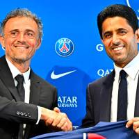 Luis Enrique y Nasser Al Khelaifi en su presentación con el PSG en 2023. FOTO: X PSG Inside