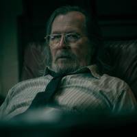 Gary Oldman es Jackson Lamb en Slow Horses. Esta es la primera vez que el ganador del Óscar hace parte de una serie tan larga. FOTO: Apple TV.