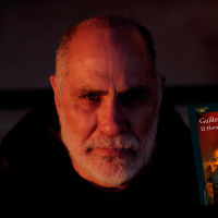 El novelista mexicano Guillermo Arriaga está en Medellín para tener varios encuentros con sus lectores. FOTOS cortesía