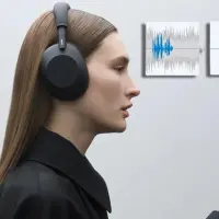 La cancelación activa de ruido funciona a partir de micrófonos y procesadores que analizan el entorno y generan señales opuestas para reducir el sonido antes de que llegue al oído. FOTO cortesía Sony