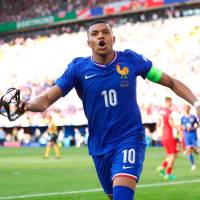 El delantero francés Kylian Mbappé es la gran carta del ataque de su equipo nacional para buscar ganar el Mundial 2026. De momento, el capitán del cuadro galo suma 12 goles en 12 encuentros disputados en el torneo. Está a cuatro de igualar al alemán Miroslav Klose, quien con 16 es el máximo anotador de la historia de los campeonatos del mundo. FOTO getty 