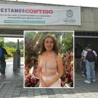 Adelante, la joven estudiante procedente del Cauca. Atrás, ingreso de la Universidad Nacional sede Medellín. Foto: Mauricio López Rueda