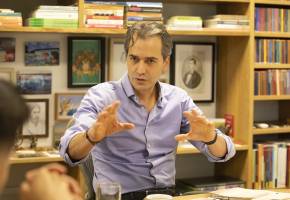 David Escobar confesó que Jorge Luis Borges está en la cima de sus gustos literarios. FOTO Esneyder Gutiérrez Cardona.