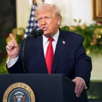 El presidente de Estados Unidos, Donald Trump, en la Sala de Recepción Diplomática de la Casa Blanca en Washington, DC. FOTO: AFP