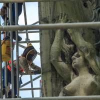 El descubrimiento de las abejas africanizadas obligó a multiplicar los andamios alrededor y a trabajar por donde estas dejaran. FOTO Camilo Suárez