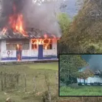 Imágenes del incendio en la vereda Malanoche donde se calcinó la escuelita. FOTO: imágenes tomadas de redes.