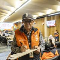 Don Carlos Arturo no falta prácticamente a ninguna sesión del Concejo de Envigado. En esa corporación todos lo conocen y generalmente valoran su papel como enlace con la comunidad. Fotos: Andrés Camilo Suárez Echeverry