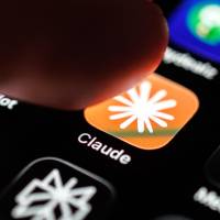 Antes de que Anthropic pudiera retirar el archivo de internet, el código ya se había descargado y replicado globalmente. FOTO: AFP