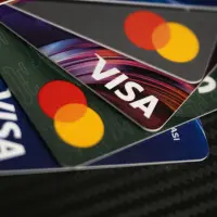 Cancelar una tarjeta no solo implica dejar de usarla: también es un paso clave para ordenar sus finanzas personales y evitar endeudamientos innecesarios. FOTO: Colprensa.