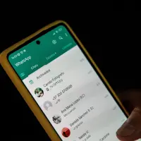 La Ley de Mercados Digitales exigió a Meta la apertura del sistema de mensajería de WhatsApp y Messenger para que usuarios de distintos servicios de mensajería pudieran comunicarse entre sí sin tener que tener una cuenta en cada aplicación. Foto EL COLOMBIANO. 
