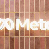 Meta Platforms inició una nueva ronda de despidos como parte de su estrategia para reorganizar la compañía en torno a la inteligencia artificial. FOTO: AFP.