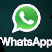 Muchas personas reciben la noticia del fin de una relación a través de un escueto mensaje de texto o un chat. Los especialistas explican por qué ocurre y qué consecuencias tiene para quien lo recibe. FOTO NurPhoto via AFP