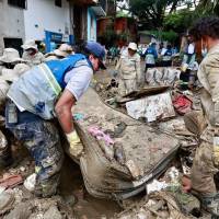 Alcaldía atiende emergencia tras aguaceros en Medellín. Foto: Manuel Saldarriaga