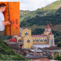 Comunidad de la vereda El Yerbal, en Betulia, cerró con candado la caseta comunal donde los menores reciben clases, como protesta por el retraso en las obras de su escuela. Foto: Cortesía. 