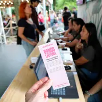 En seis años, Comfama ha entregado más de 85 mil bonos de lectura. FOTO: Cortesía Comfama