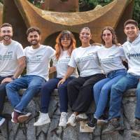 Los estudiantes Juan Camilo Valencia, Joseph Esteban Cabarique Mojica, Vanessa Rincón López, Carolina Roldán Restrepo y María Camila Zapata Franco; junto al profesor Yasser Lenis Sanin. FOTO: Cortesía
