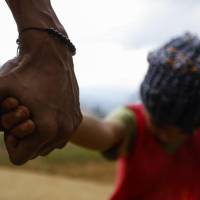 El hombre fue capturado el 10 de abril y enviado a prisión mientras avanza el proceso por presuntos delitos sexuales contra tres niñas en el barrio Robledo, en Medellín. Foto de referencia: Manuel Saldarriaga Quintero