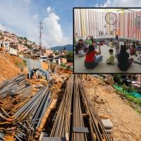 Adelante, imagen de referencia de un jardín infantil Buen Comienzo. Atrás, el lote donde se desarrolla el proyecto en Villa Hermosa. Foto: Manuel Saldarriaga Quintero