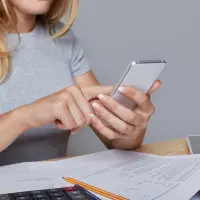 Firmar por WhatsApp en Colombia puede ser legal si cumple requisitos de firma electrónica. Conozca qué tiene validez y cómo evitar fraudes digitales. FOTO cortesía