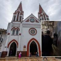 Adelante, imagen del tiroteo. Atrás, fachada del parque de La Ceja, donde ocurrieron los hechos. Foto: EL COLOMBIANO y Cortesía Denuncias Antioquia.